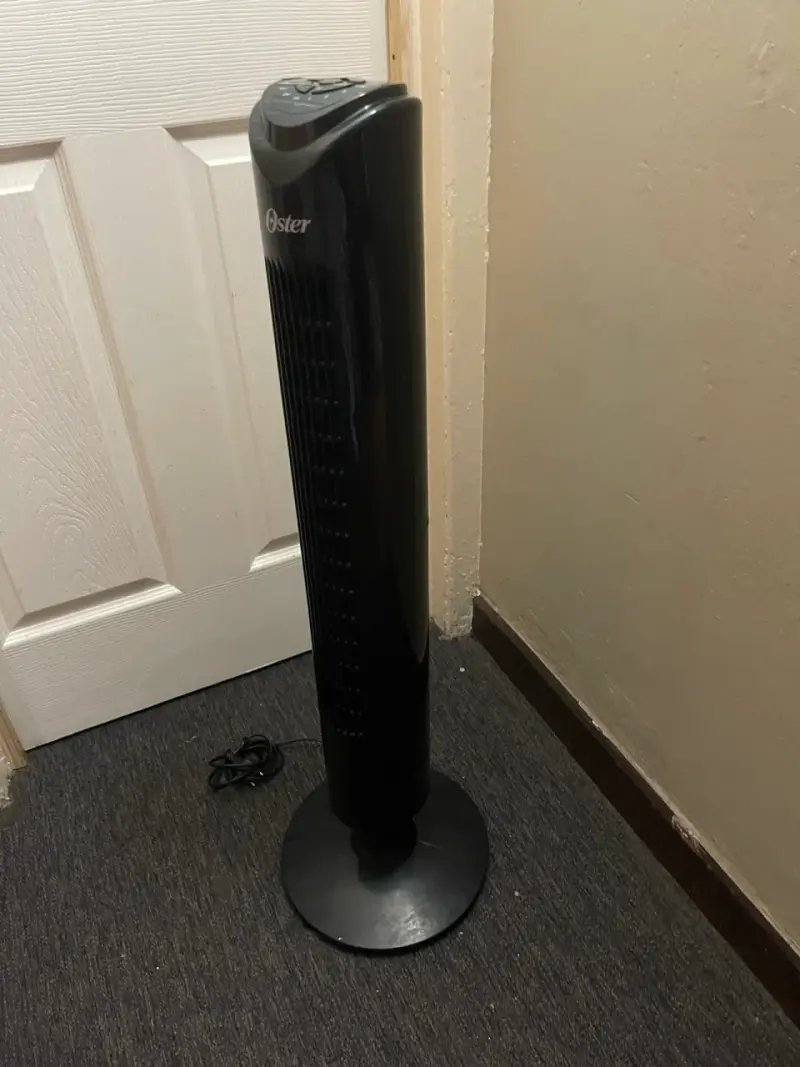 Ventilador de torre Oster negro con control de tiempo - 2