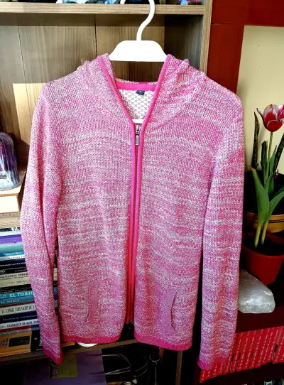Chaleco rosado con capucha para mujer - miniatura 1