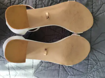 Sandalias de tacón grueso blancas Shein - miniatura 3