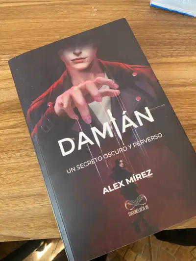 Libro 'Damián: Un Secreto Oscuro y Perverso' de Alex Mírez - miniatura 1