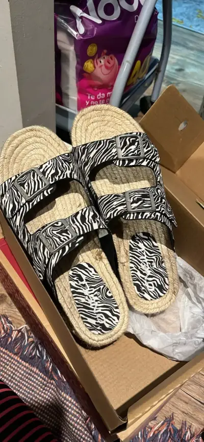 Sandalias con estampado de cebra para mujer - miniatura 1