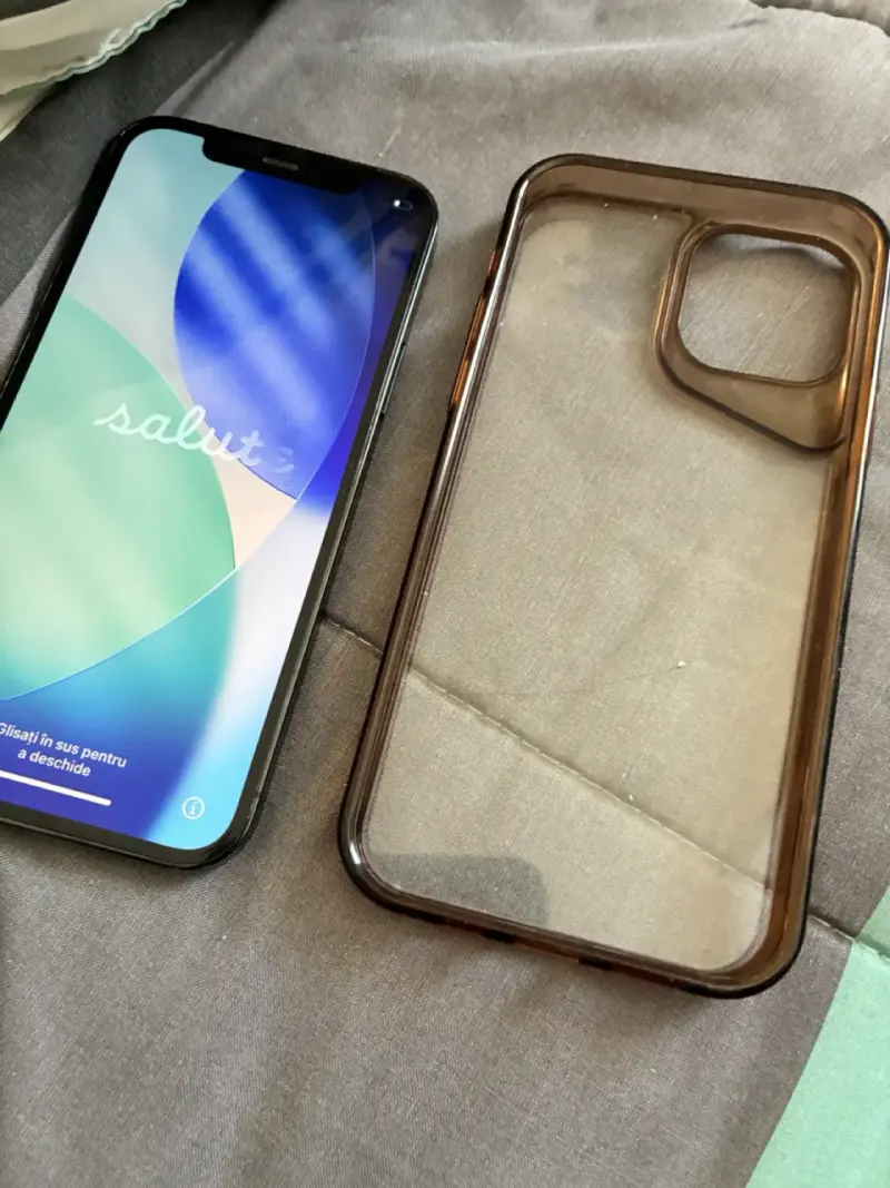 iPhone 12 Pro en buen estado color azul - 6