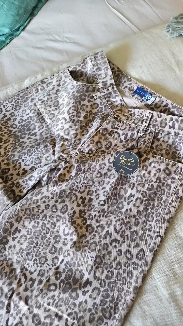 Pantalones animal print estilo casual - 2