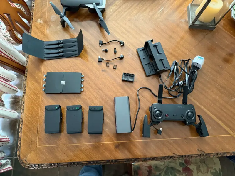 Drone DJI Mavic Air con accesorios completos - 1