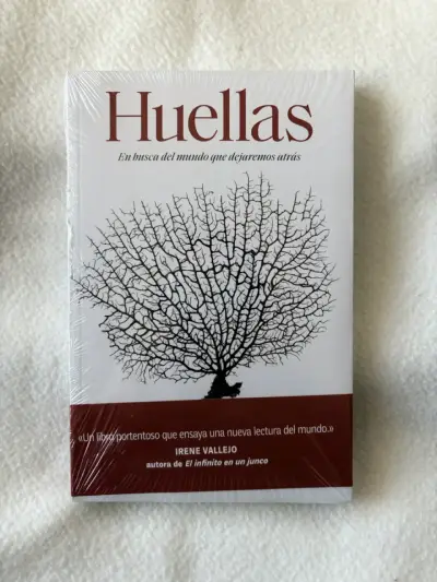 Libro 'Huellas' de Irene Vallejo nuevo - miniatura 1