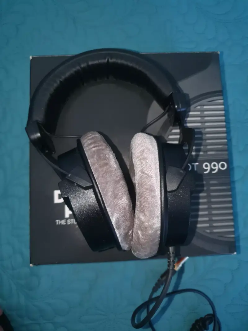 Auriculares Beyerdynamic DT 990 Pro para estudio - 2