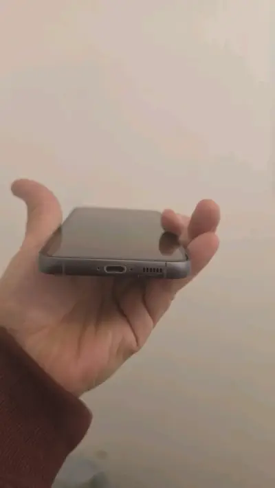 Smartphone Samsung Galaxy S23 FE en buen estado - miniatura 5