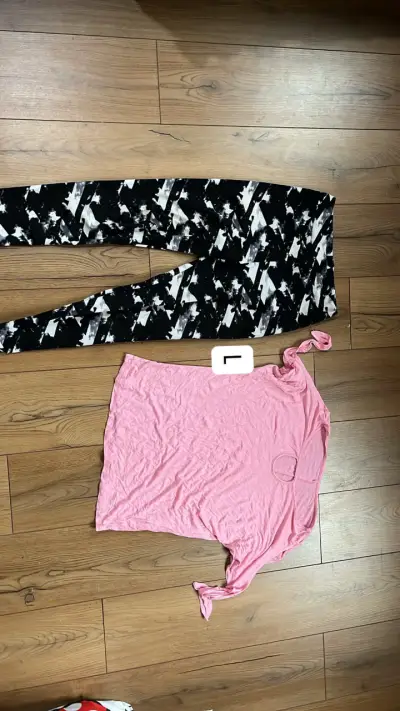 Conjunto de ropa variada para mujer en diferentes tallas - miniatura 3