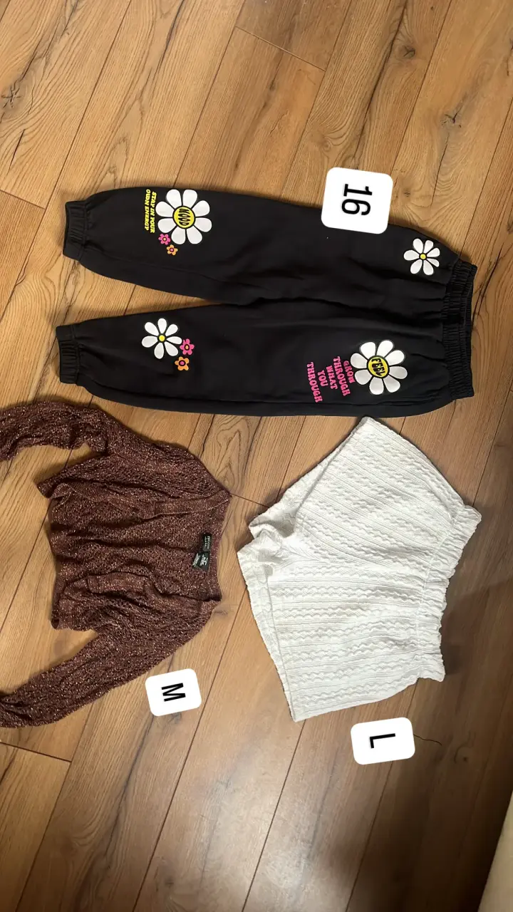 Lote de ropa variada para mujer en diferentes tallas - 2