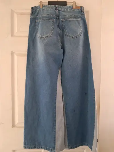 Jeans anchos de mezclilla azul para mujer - miniatura 3