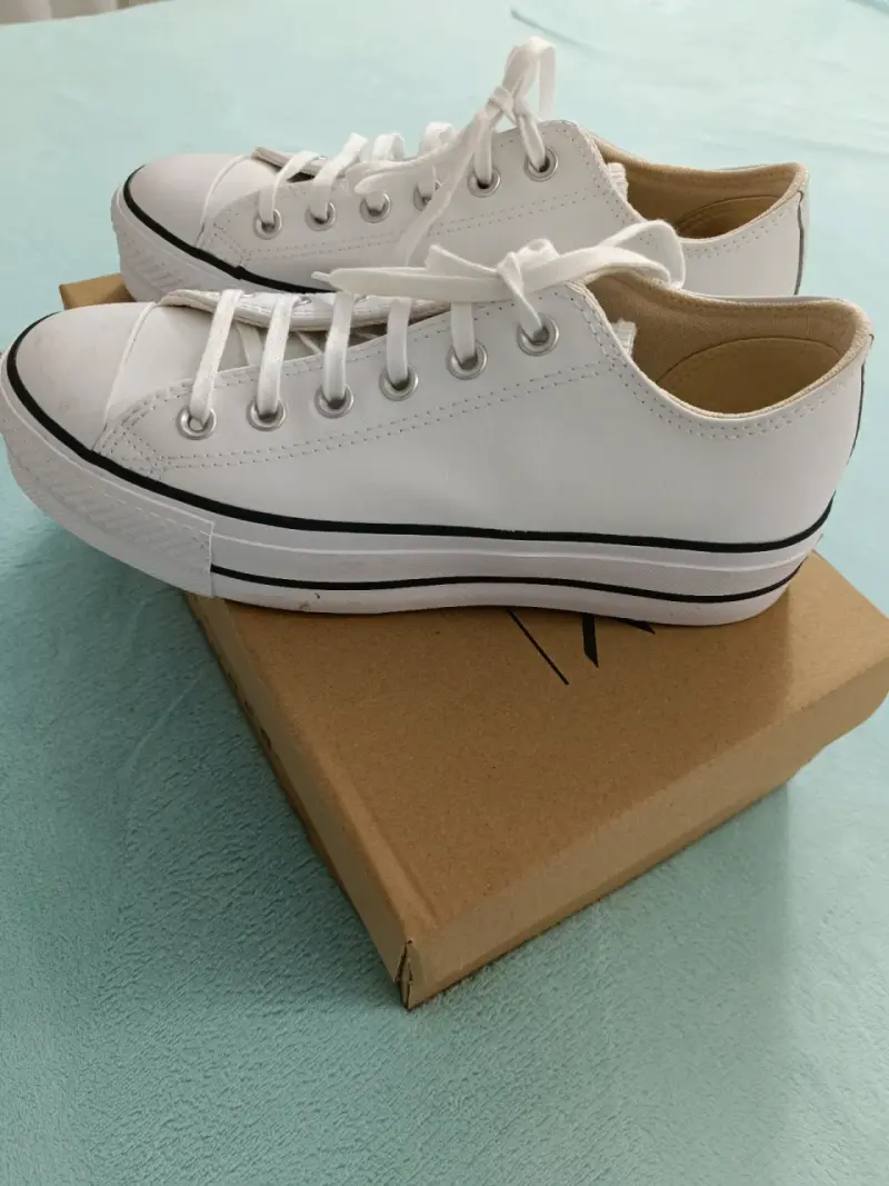 Zapatillas blancas Converse All Star clásicas - 1