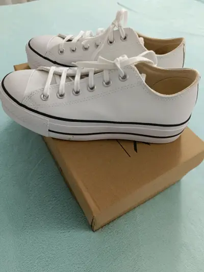 Zapatillas blancas Converse All Star clásicas - miniatura 1
