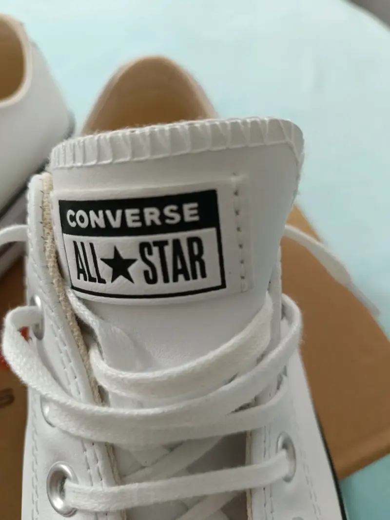 Zapatillas blancas Converse All Star clásicas - 2