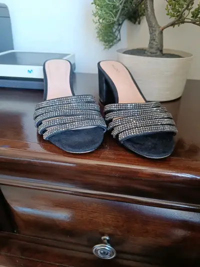 Sandalias de Tacón Negro con Brillantes Aldo - miniatura 3
