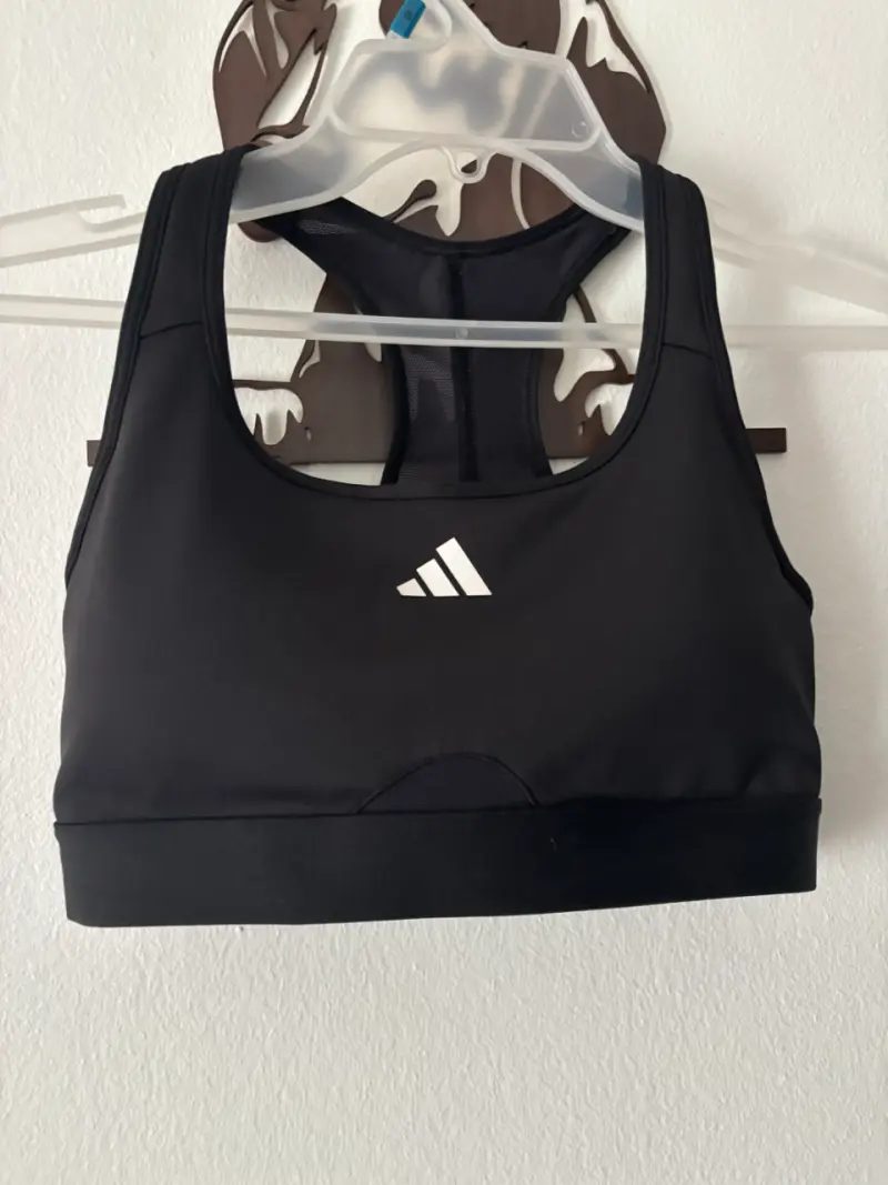 Top deportivo negro Adidas para mujer