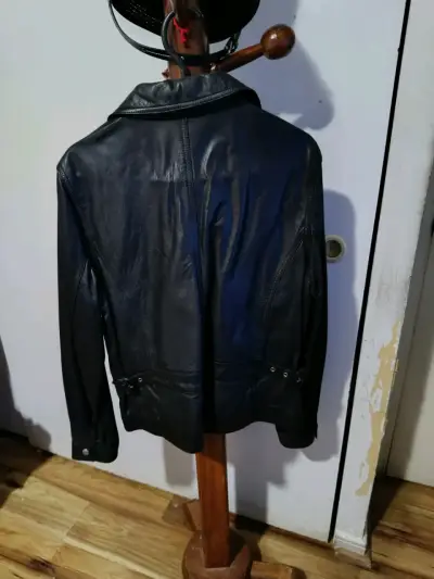 Chaqueta de cuero negra para mujer - miniatura 2