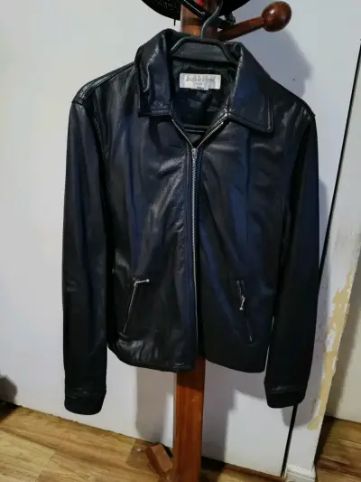 Chaqueta de cuero negra para mujer - miniatura 3