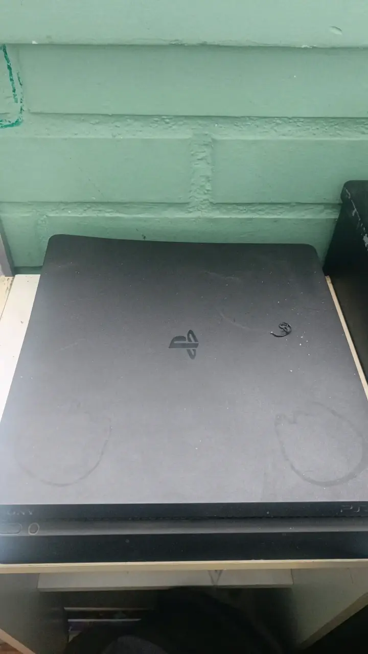Consola PlayStation 4 Slim en buen estado