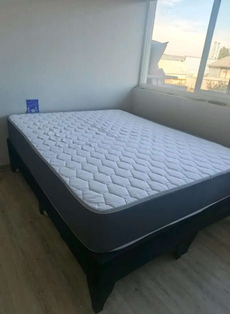 Cama matrimonial con colchón ortopédico en buen estado - 2