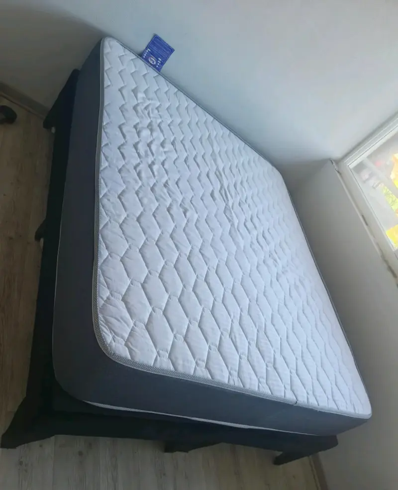 Cama matrimonial con colchón ortopédico en buen estado - 3