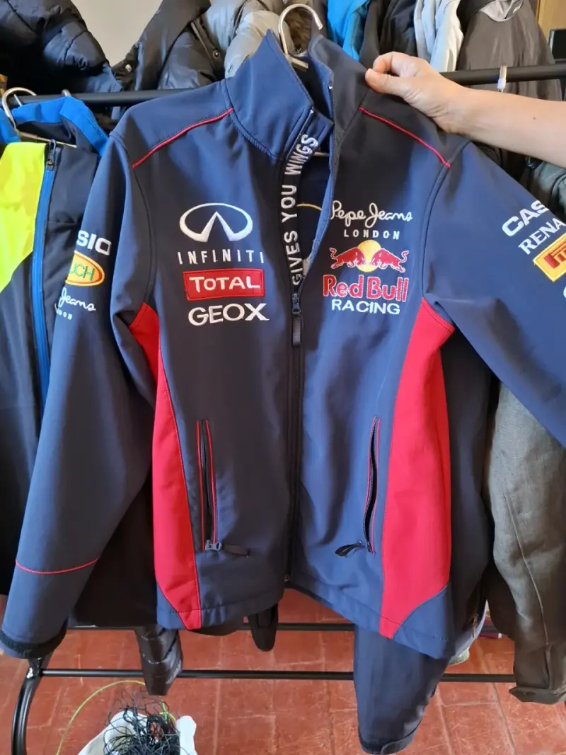 Chaqueta Red Bull Racing Pepe Jeans azul y roja - 1