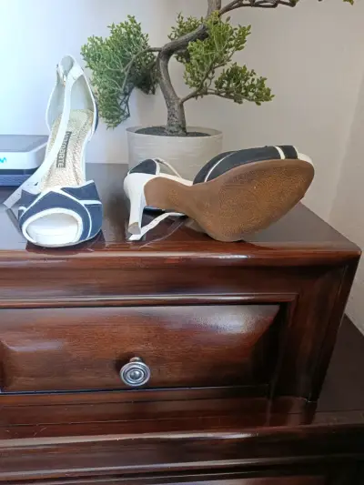 Sandalias de Tacón Blanco y Negro Menbur - miniatura 1