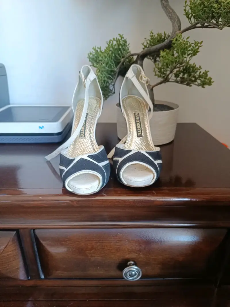 Sandalias de Tacón Blanco y Negro Menbur - 3