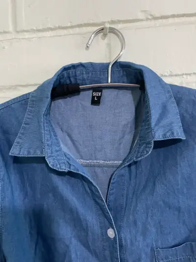 Camisa de mezclilla azul para mujer talla L - miniatura 3