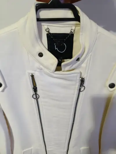 Abrigo blanco con cierre y cuello alto - miniatura 1