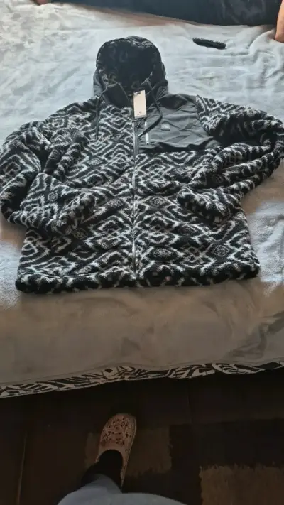 Chaqueta de lana con capucha y diseño geométrico - miniatura 1