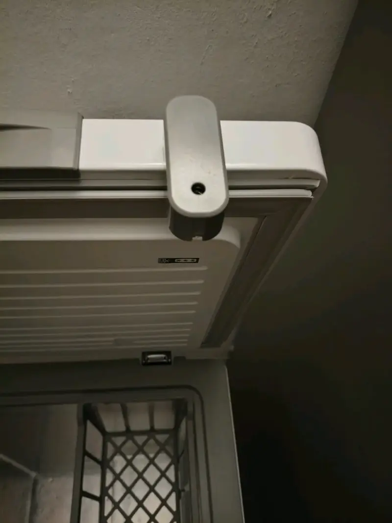 Congelador vertical Midea 1C en buen estado - 3