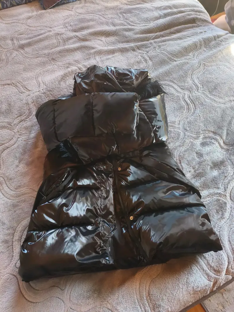 Chaqueta de invierno negra con capucha de piel sintética - 2