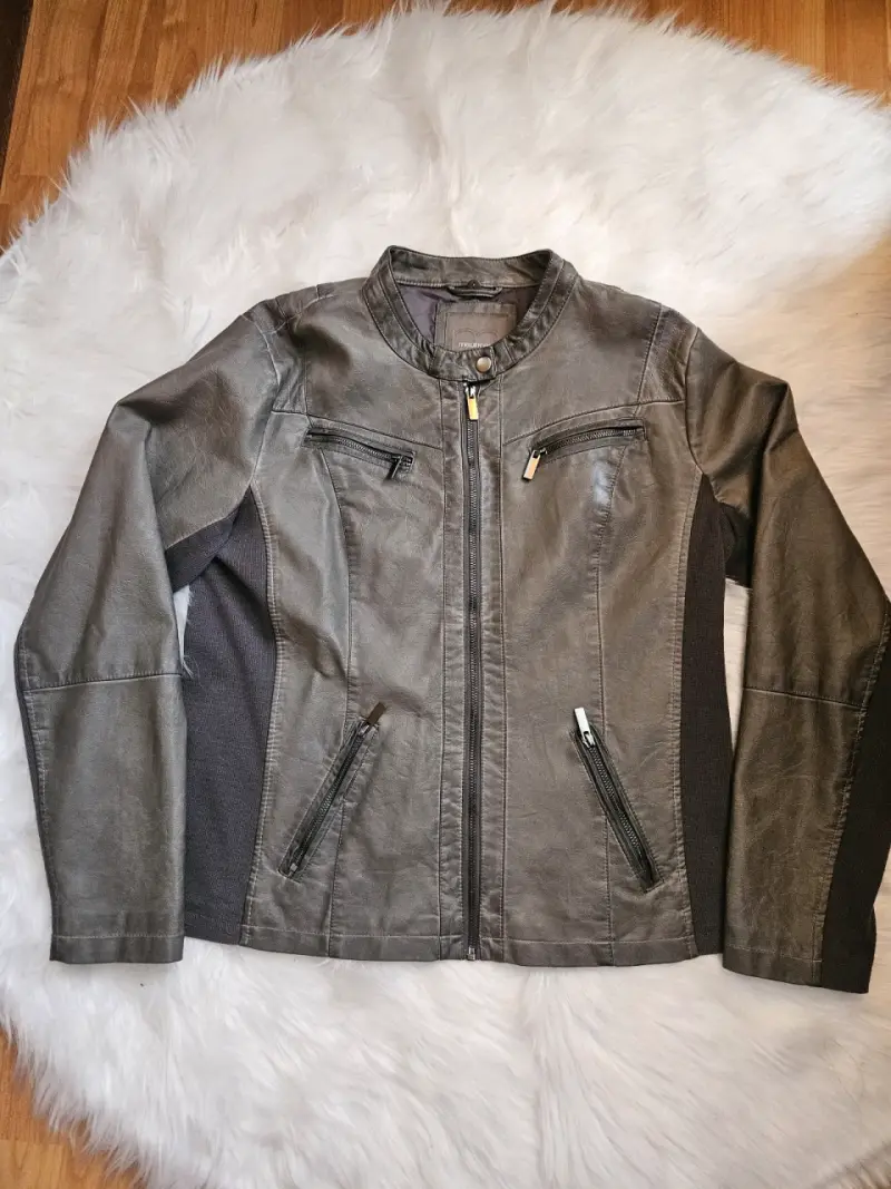 Chaqueta de cuero sintético gris para mujer Maurices - 1