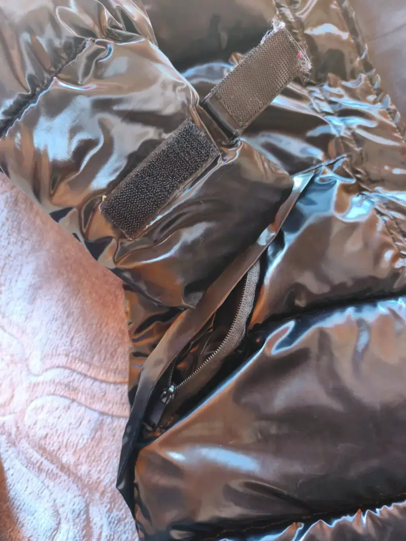 Chaqueta de invierno negra con capucha de piel sintética - 6