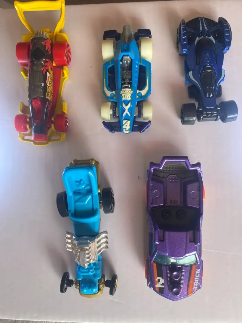 Set de autos de juguete Hot Wheels variados - 1