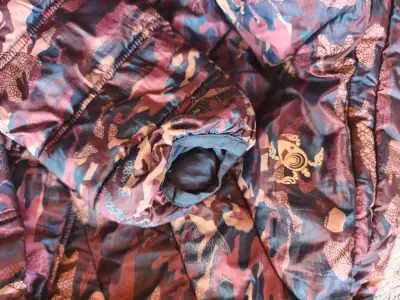Chaqueta de plumas camuflaje para mujer - miniatura 6