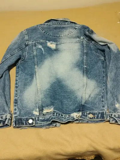 Chaqueta de mezclilla desgastada para mujer - miniatura 2