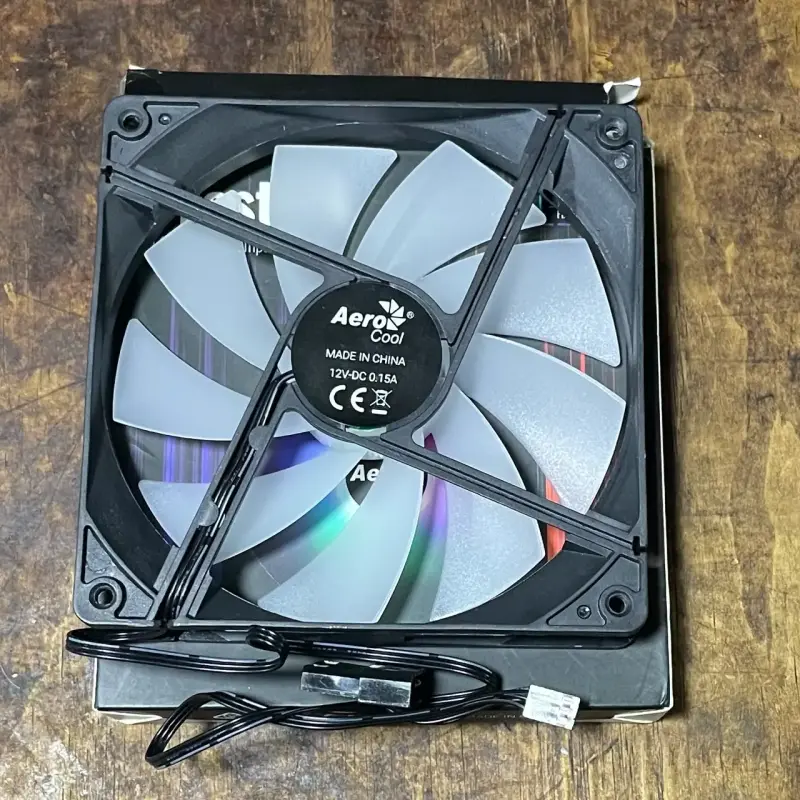 Ventilador RGB Aerocool Frost 14cm para PC - 4