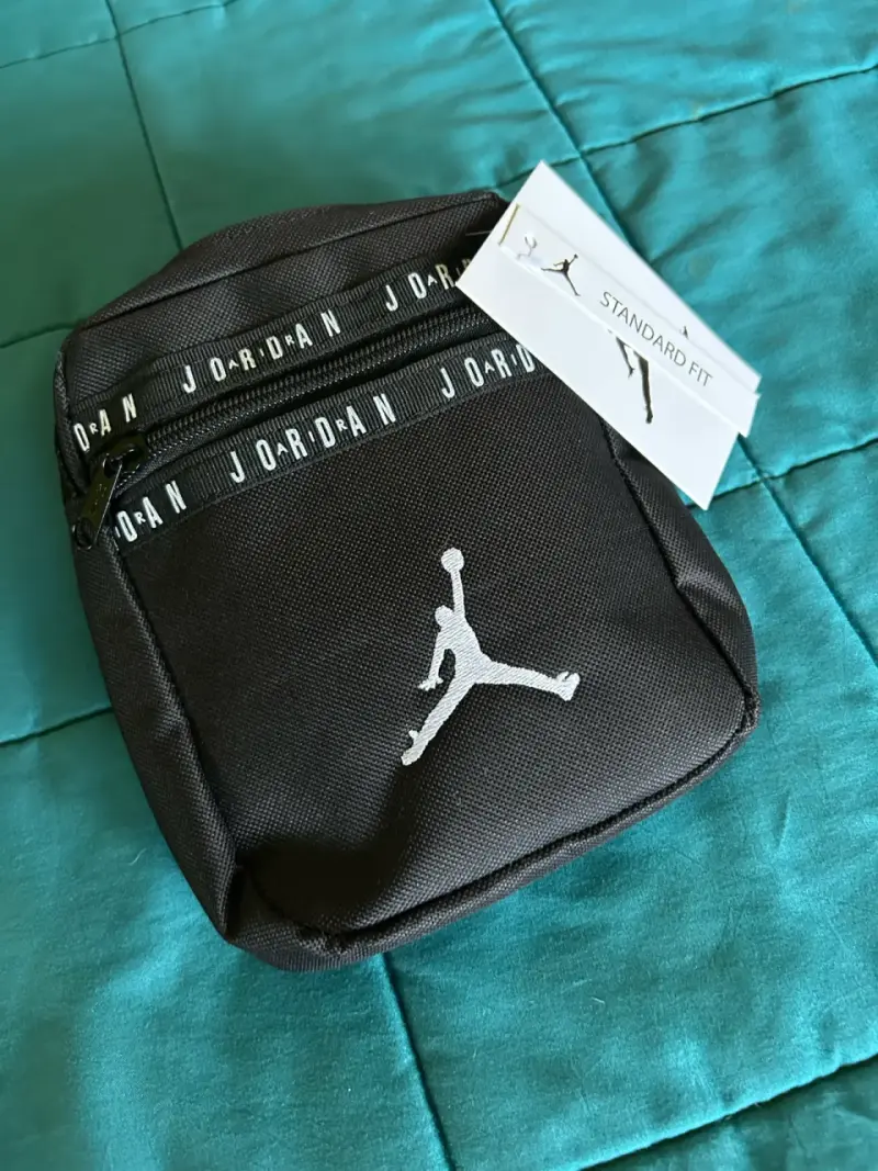 Bandolera Jordan negra con logo - 2