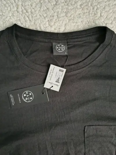 Polera negra Maui & Sons con bolsillo - miniatura 2