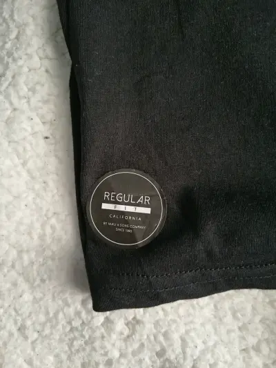 Polera negra Maui & Sons con bolsillo - miniatura 4