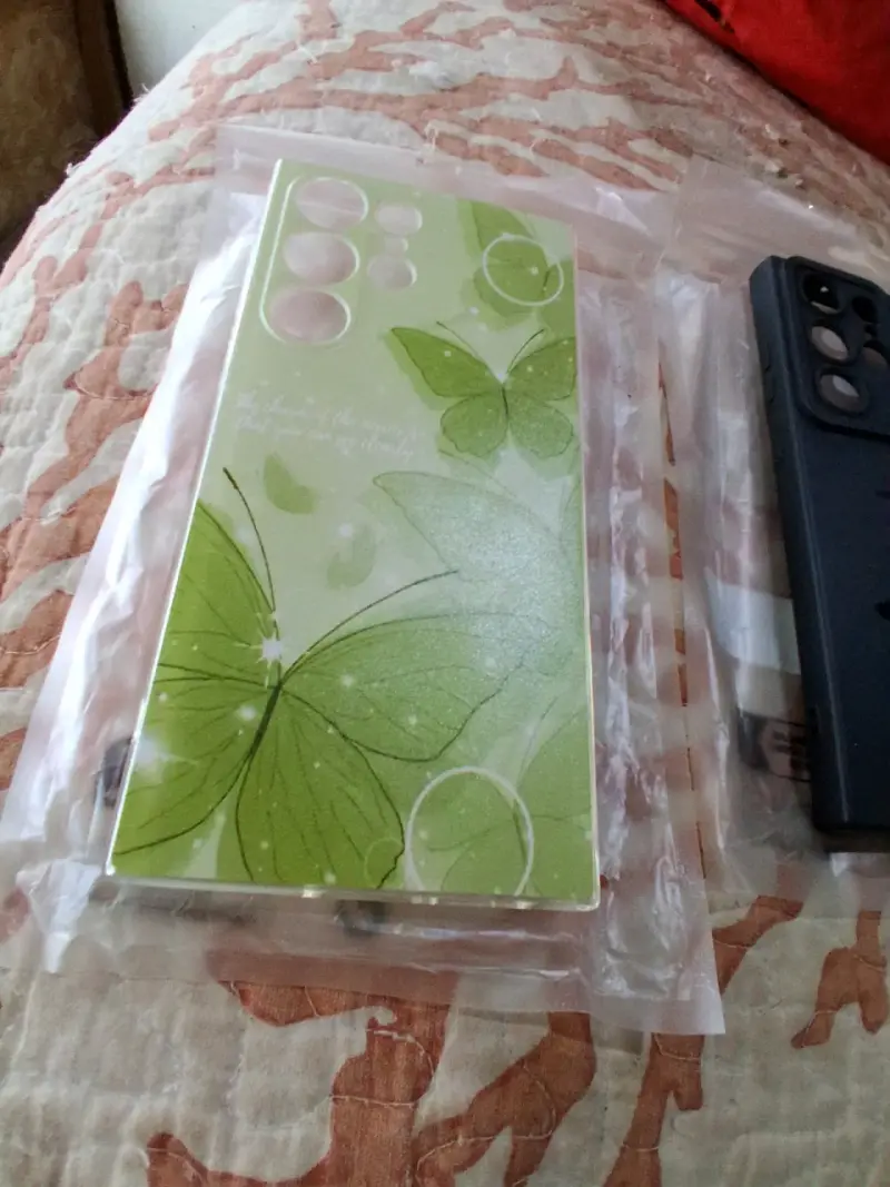 Set de carcasas para celular con diseño de mariposas y letras - 1