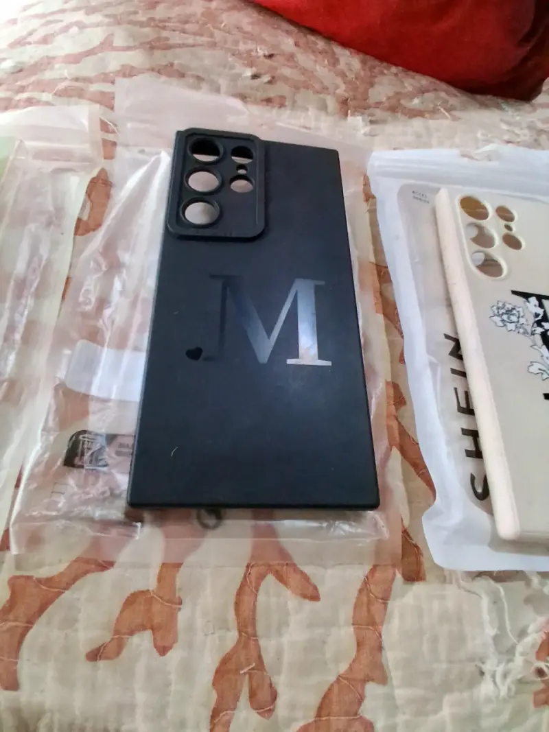 Set de carcasas para celular con diseño de mariposas y letras - 2
