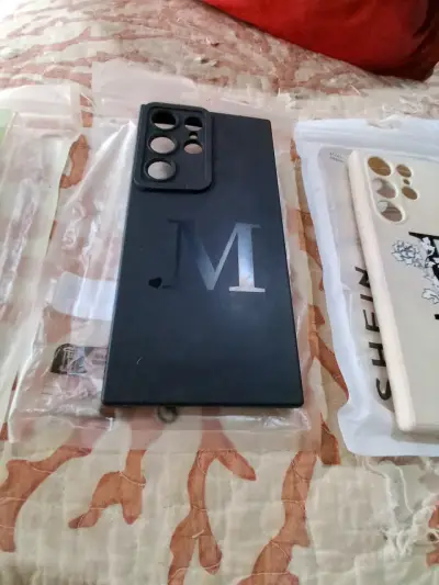 Set de carcasas para celular con diseño de mariposas y letras - miniatura 2