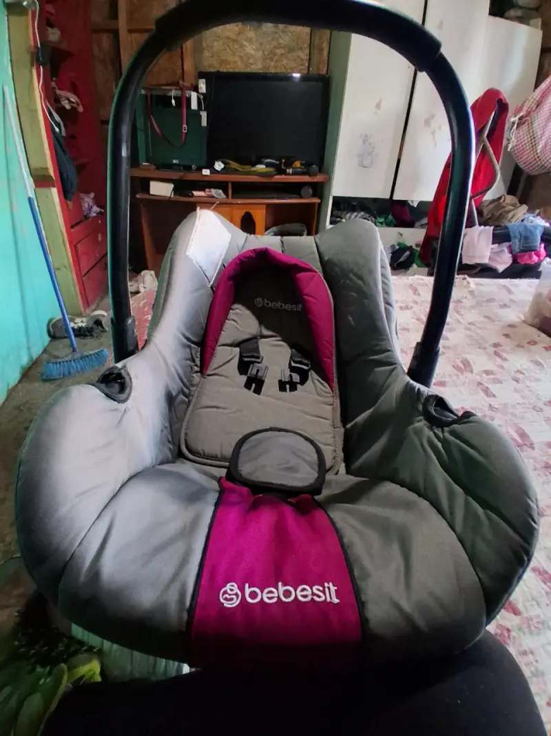 Silla de Auto Bebesit Gris y Burdeo - 3