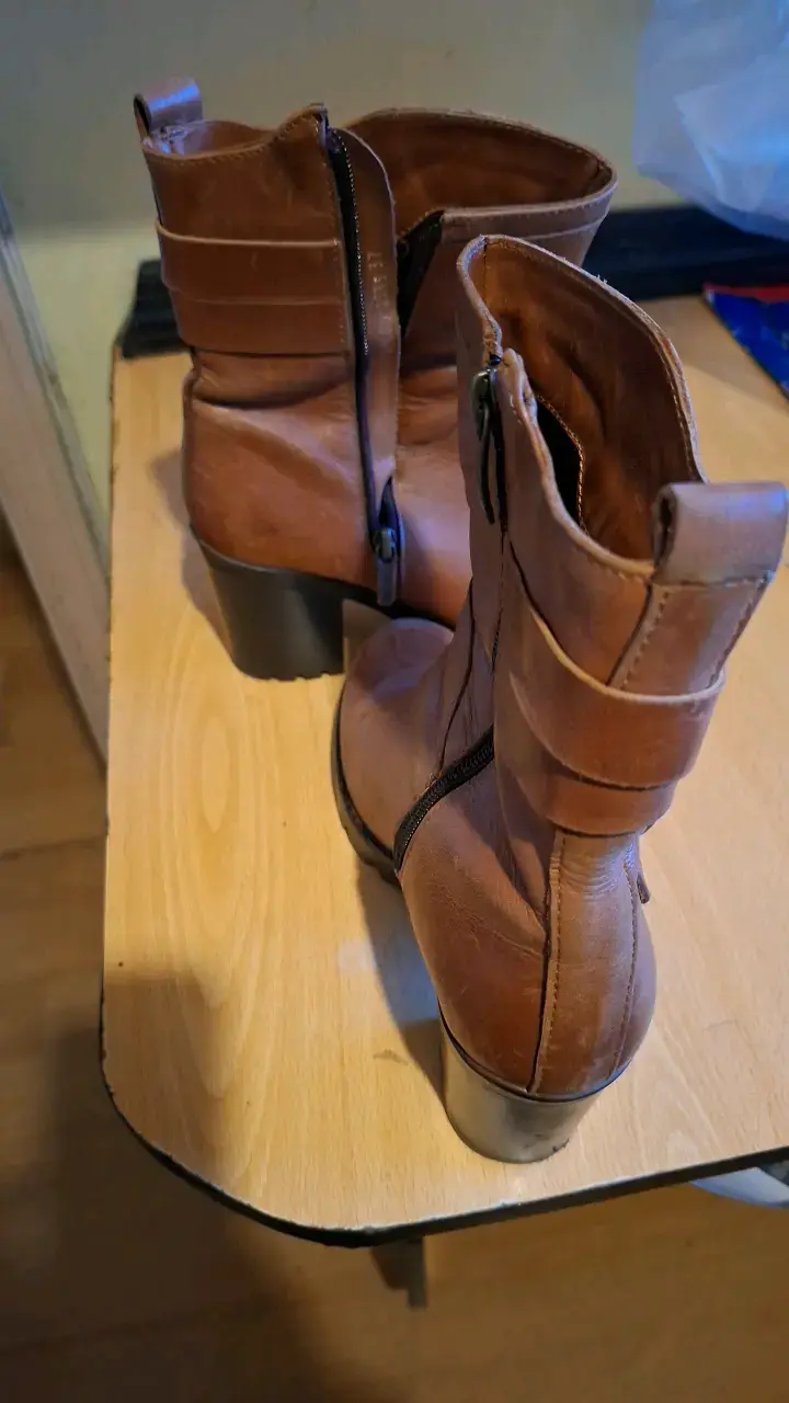 Botines de cuero marrón con tacón alto - 3