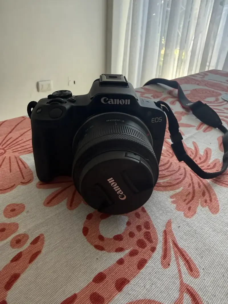 Cámara Canon EOS R50 - COMO NUEVA - 1