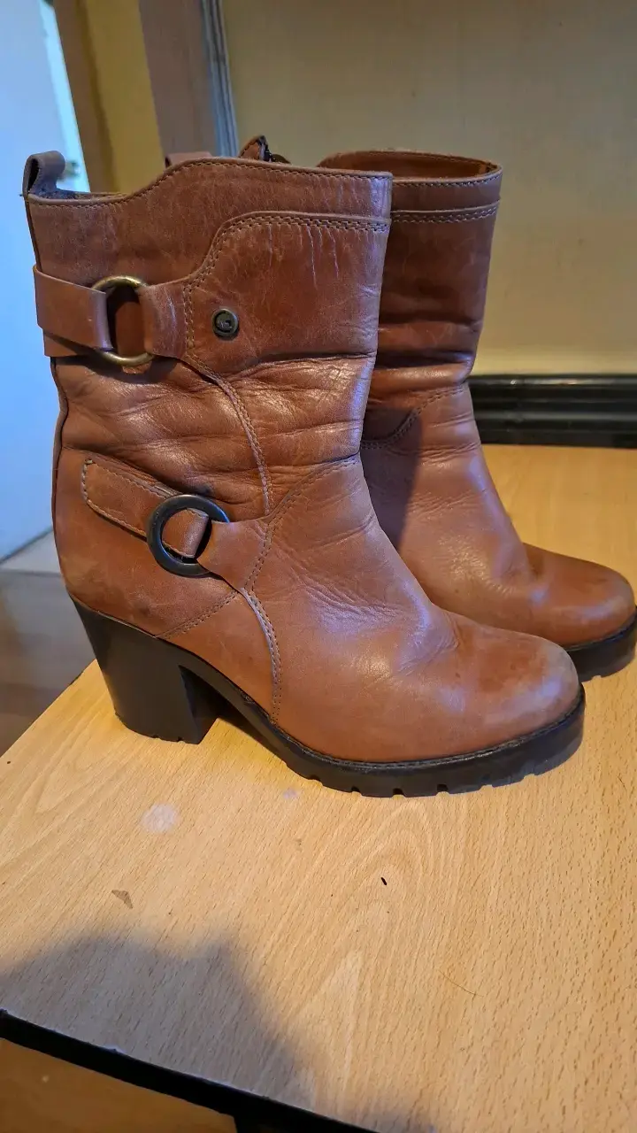 Botines de cuero marrón con tacón alto - 5