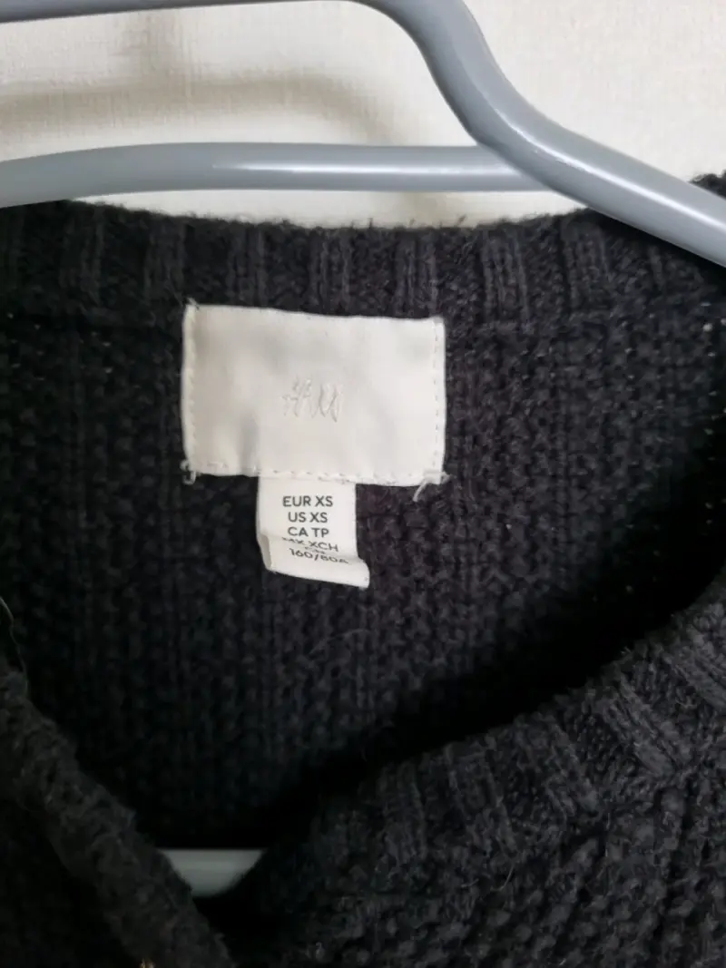 Chaleco de punto negra con botones dorados H&M - 3