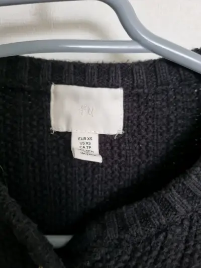 Chaleco de punto negra con botones dorados H&M - miniatura 3
